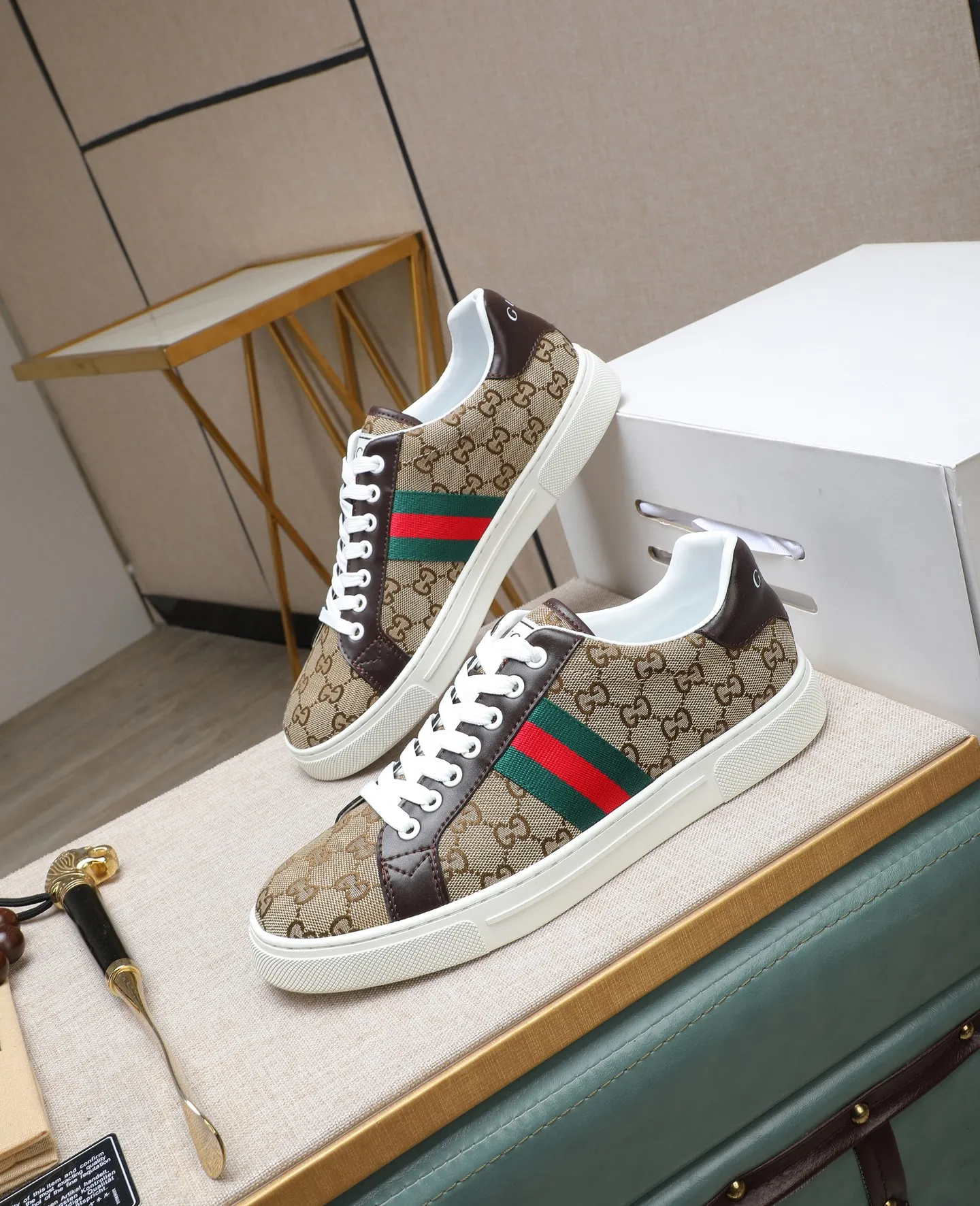 Men's shoes 💰420 GUCCI🔍🔍The latest model is available at the counter simultaneously. Original calfskin imported from Italy, genuine leather lining, (high-end, extravagant and classy) with exquisite workmanship. Sole: Original sole provided by the original factory. ⚠Exclusive double-layer movable molded sole is super comfortable⚠. Photographed in real life. 🎬The real thing is better. 🔍🔍"High quality·Follow the order" code number 38-44